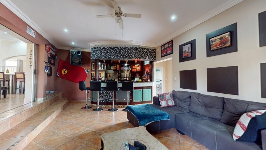 5 Bedroom Property for Sale in Dawnview Gauteng
