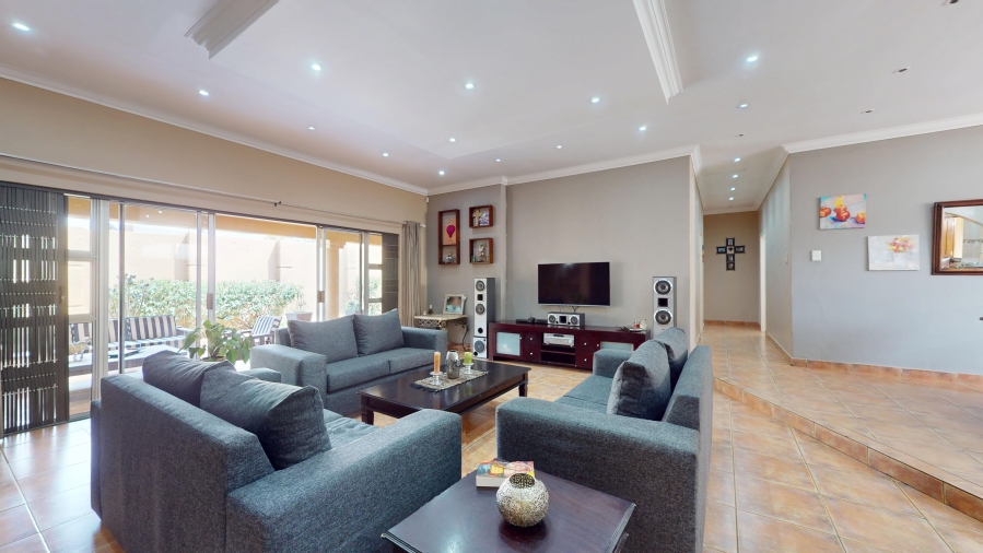 5 Bedroom Property for Sale in Dawnview Gauteng