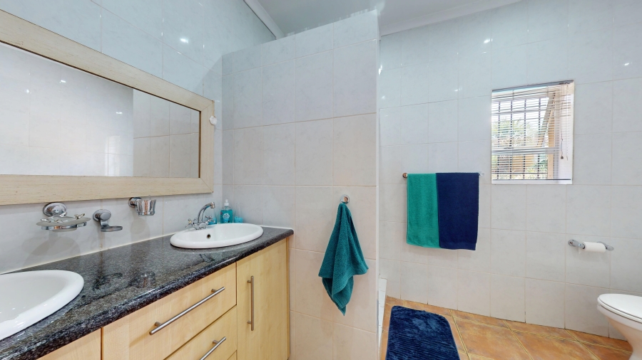 5 Bedroom Property for Sale in Dawnview Gauteng
