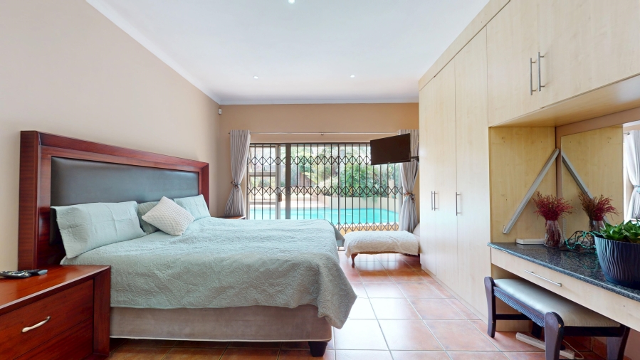 5 Bedroom Property for Sale in Dawnview Gauteng