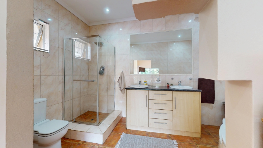 5 Bedroom Property for Sale in Dawnview Gauteng