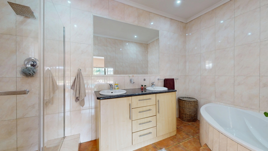 5 Bedroom Property for Sale in Dawnview Gauteng
