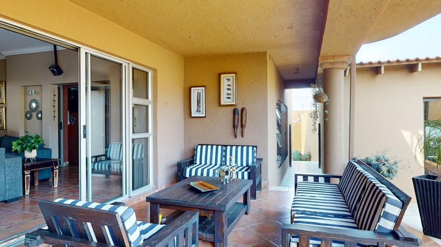 5 Bedroom Property for Sale in Dawnview Gauteng