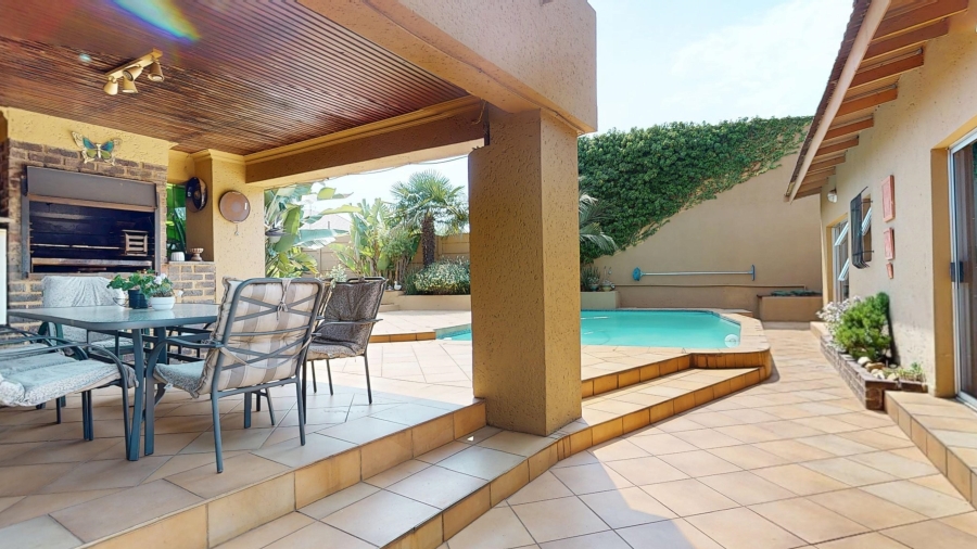 5 Bedroom Property for Sale in Dawnview Gauteng