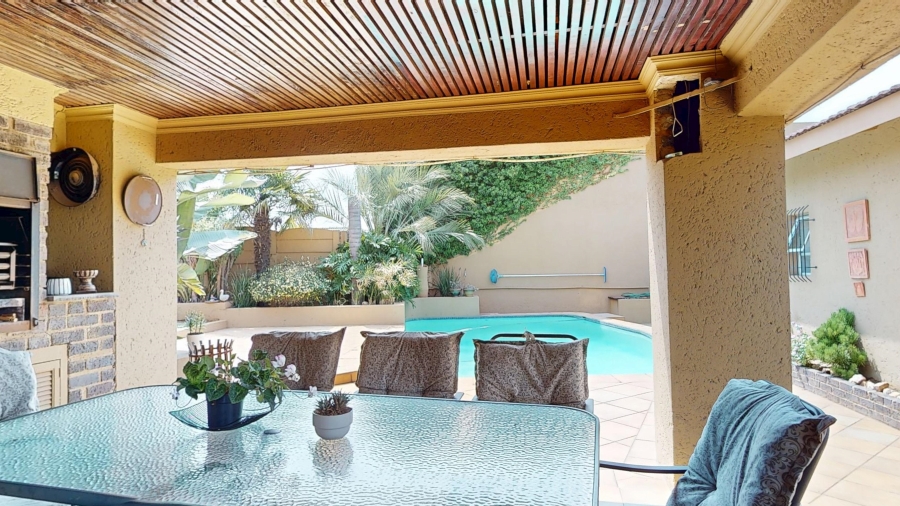5 Bedroom Property for Sale in Dawnview Gauteng