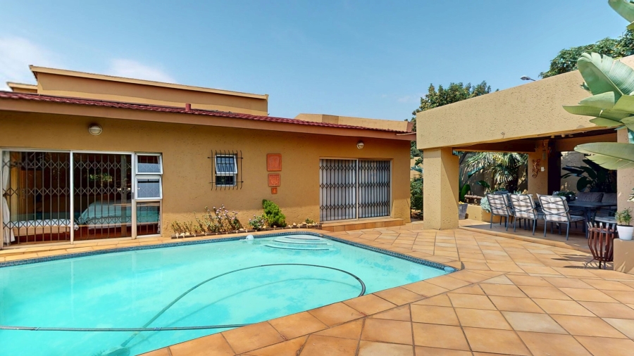5 Bedroom Property for Sale in Dawnview Gauteng