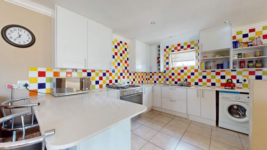 5 Bedroom Property for Sale in Dawnview Gauteng