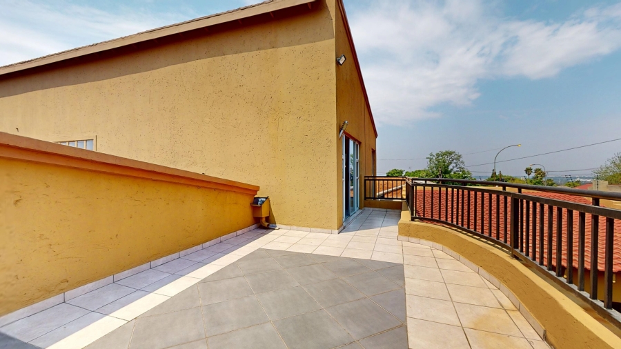 5 Bedroom Property for Sale in Dawnview Gauteng