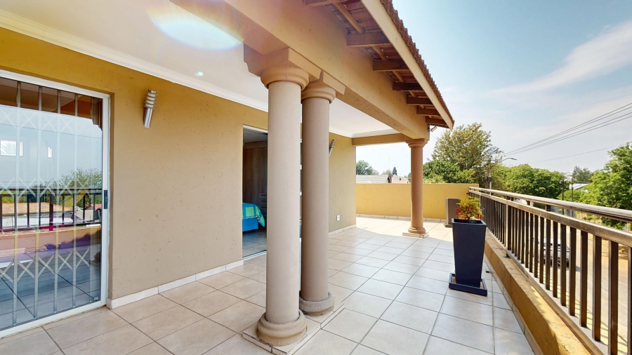 5 Bedroom Property for Sale in Dawnview Gauteng