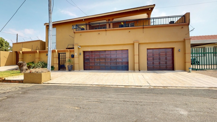 5 Bedroom Property for Sale in Dawnview Gauteng