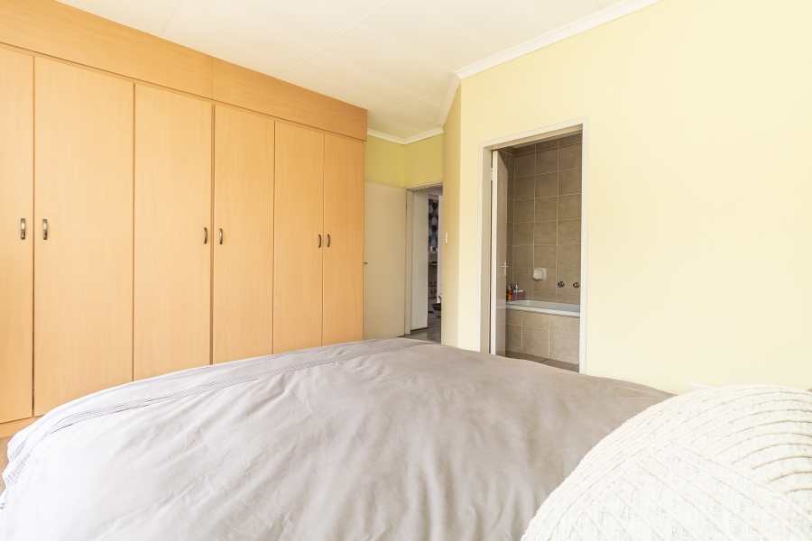 2 Bedroom Property for Sale in Sunninghill Gauteng