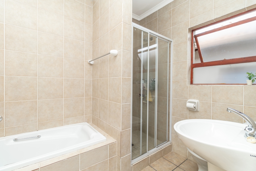 2 Bedroom Property for Sale in Sunninghill Gauteng