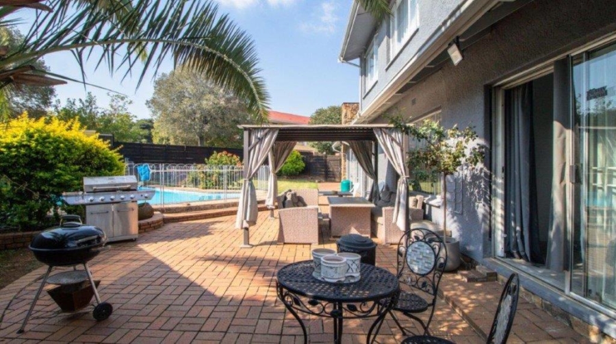 6 Bedroom Property for Sale in Dowerglen Ext 3 Gauteng