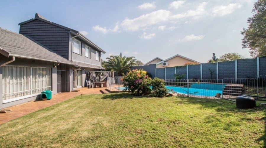 6 Bedroom Property for Sale in Dowerglen Ext 3 Gauteng