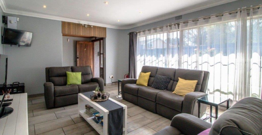 6 Bedroom Property for Sale in Dowerglen Ext 3 Gauteng