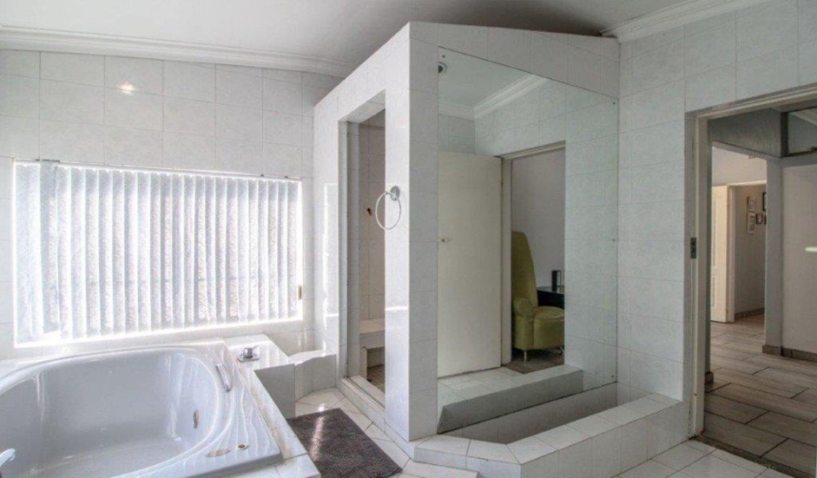 6 Bedroom Property for Sale in Dowerglen Ext 3 Gauteng