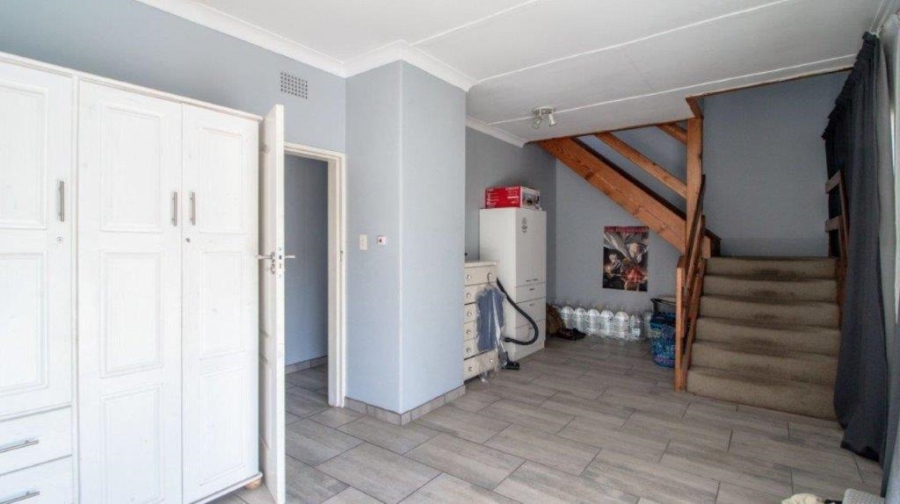 6 Bedroom Property for Sale in Dowerglen Ext 3 Gauteng