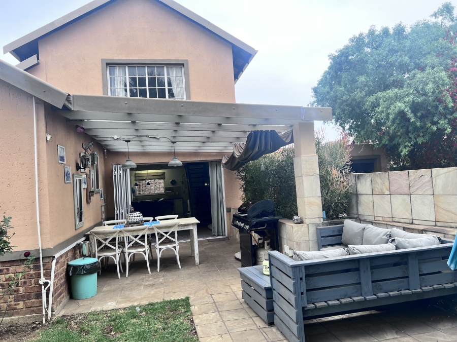 5 Bedroom Property for Sale in Pomona Gauteng