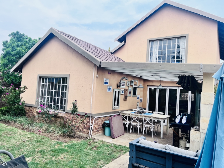 5 Bedroom Property for Sale in Pomona Gauteng