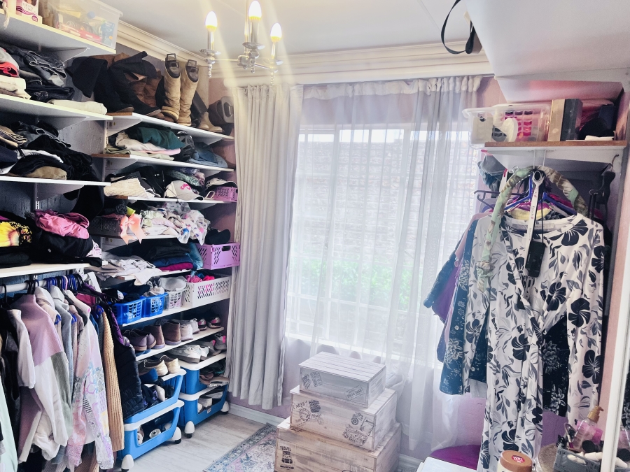 5 Bedroom Property for Sale in Pomona Gauteng
