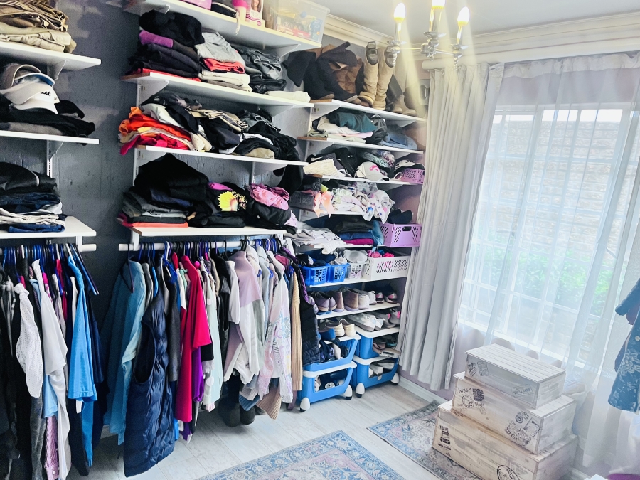 5 Bedroom Property for Sale in Pomona Gauteng