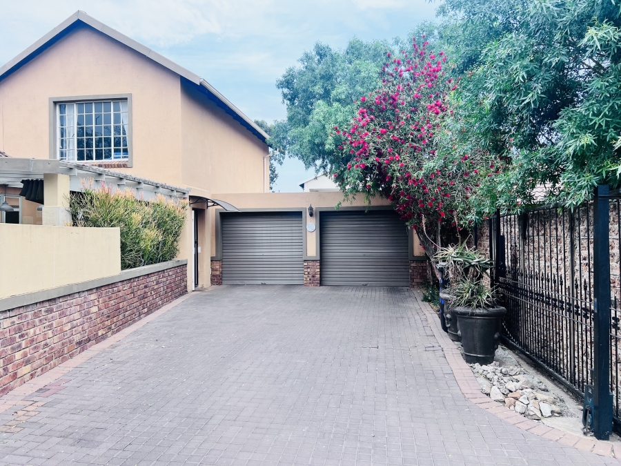 5 Bedroom Property for Sale in Pomona Gauteng