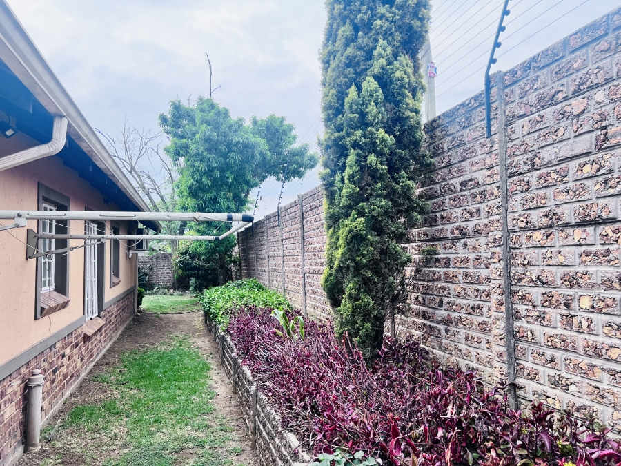 5 Bedroom Property for Sale in Pomona Gauteng