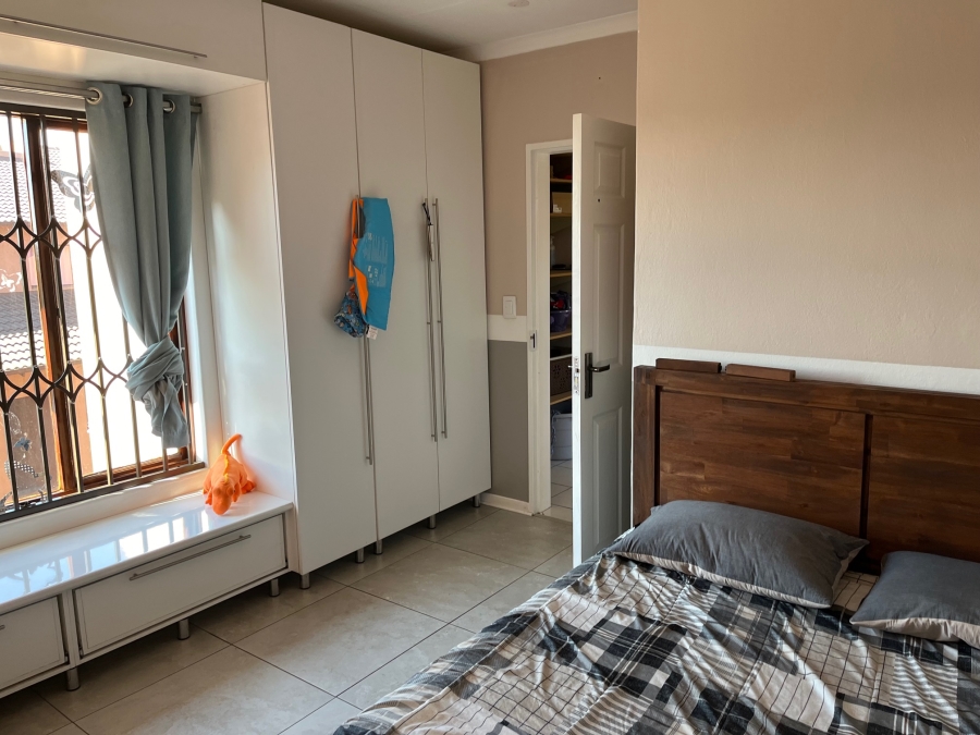 3 Bedroom Property for Sale in Buurendal Gauteng