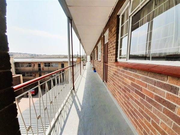 2 Bedroom Property for Sale in New Redruth Gauteng