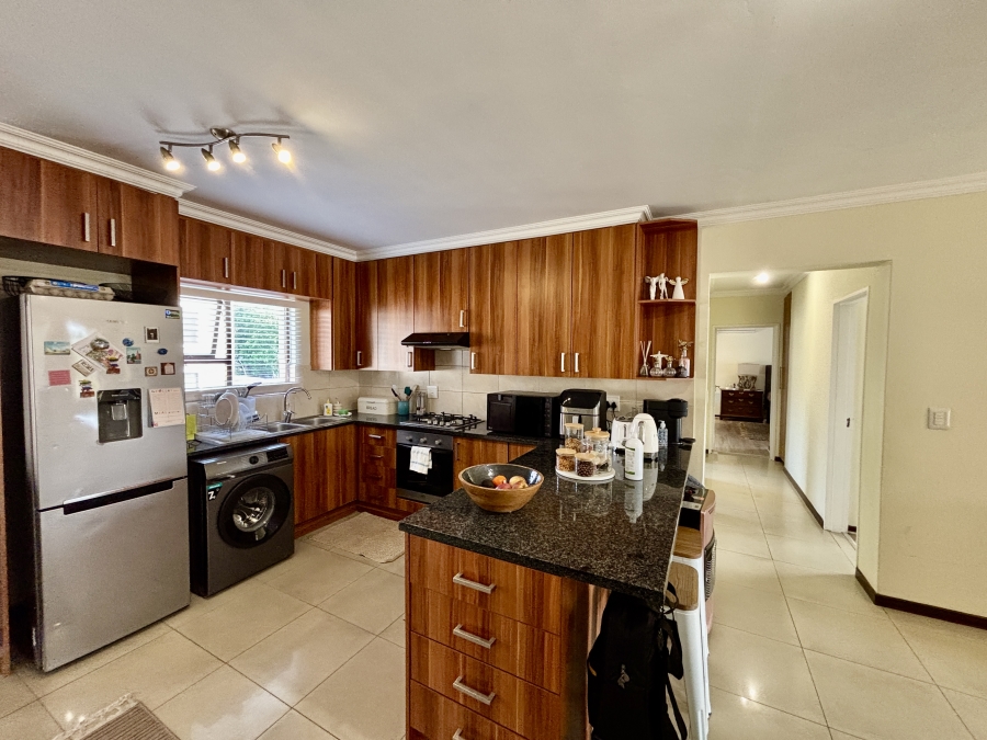 To Let 3 Bedroom Property for Rent in Barbeque Downs Gauteng