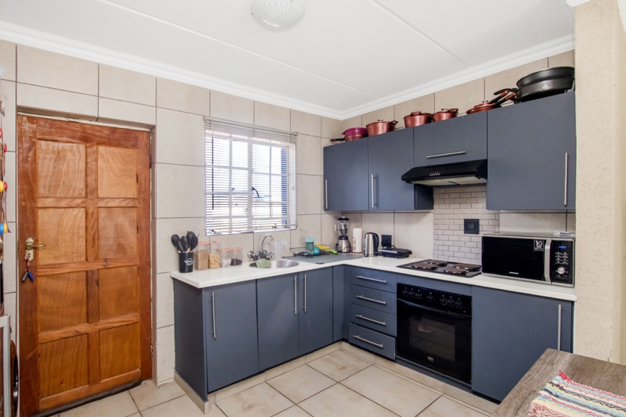 To Let 3 Bedroom Property for Rent in Groblerpark Gauteng
