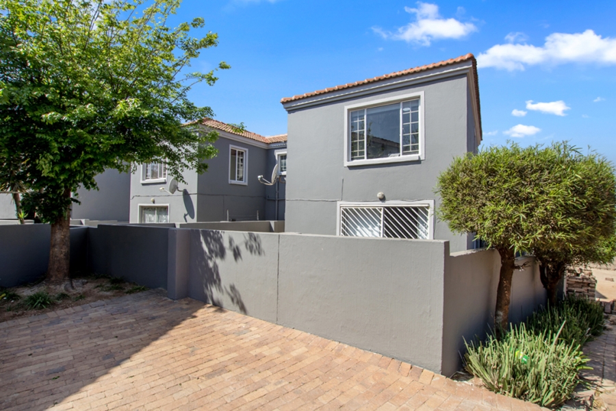 To Let 3 Bedroom Property for Rent in Groblerpark Gauteng