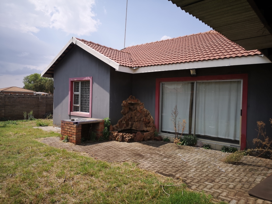 3 Bedroom Property for Sale in Kookrus Gauteng