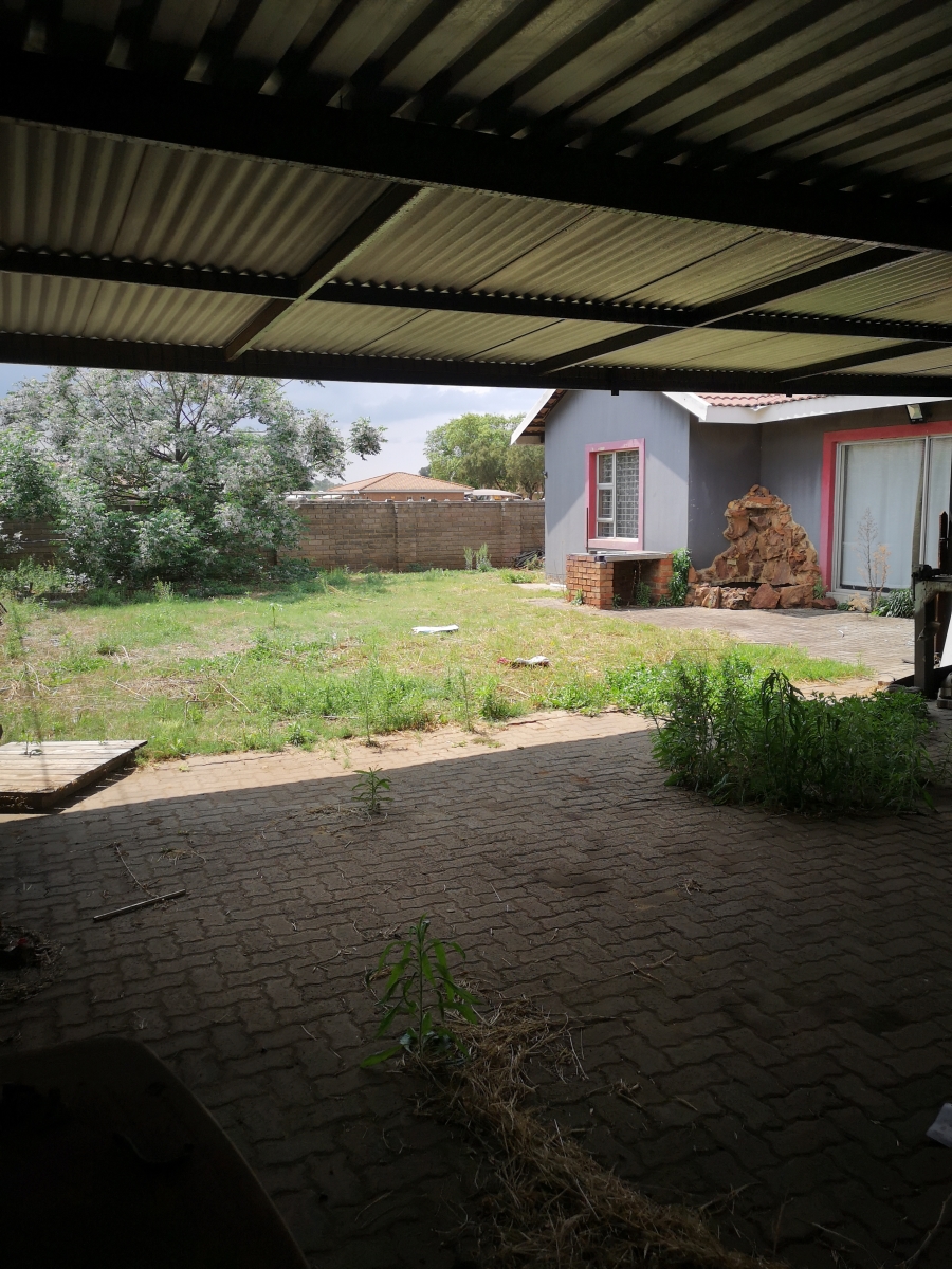 3 Bedroom Property for Sale in Kookrus Gauteng