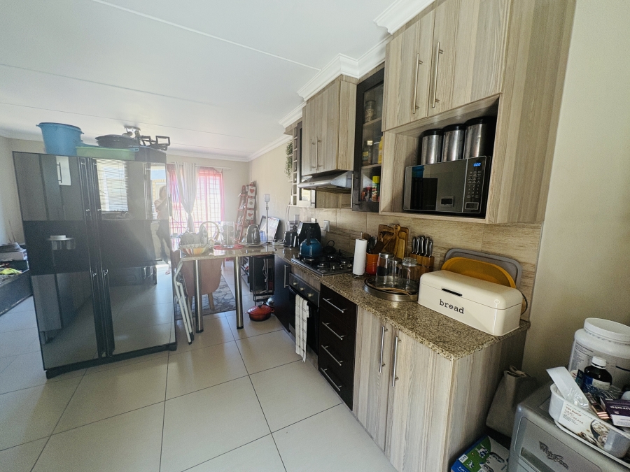 2 Bedroom Property for Sale in Pretoria North Gauteng