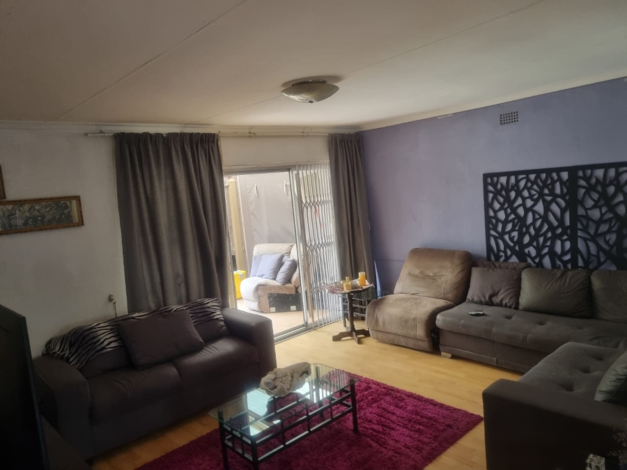 4 Bedroom Property for Sale in Weltevreden Park Gauteng