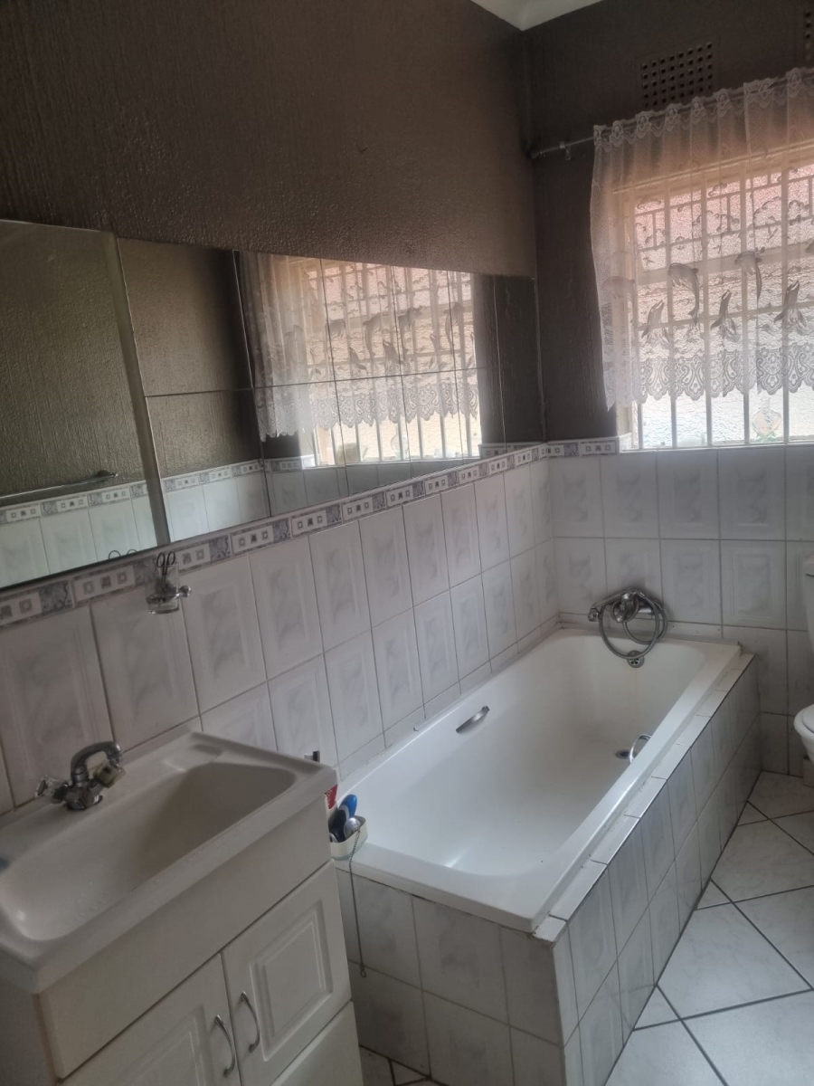 4 Bedroom Property for Sale in Weltevreden Park Gauteng