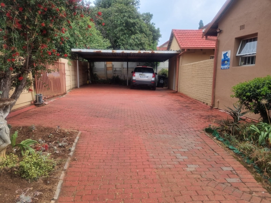 4 Bedroom Property for Sale in Weltevreden Park Gauteng