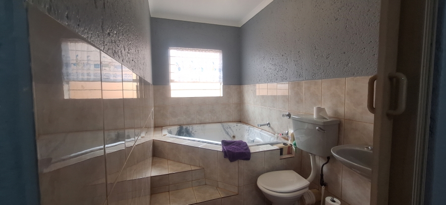 4 Bedroom Property for Sale in Noordheuwel Gauteng