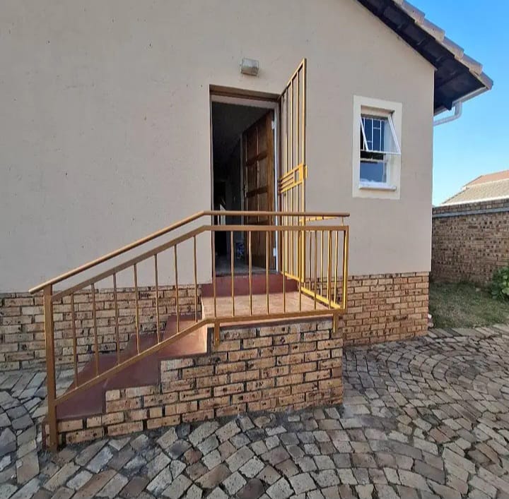 To Let 2 Bedroom Property for Rent in Witpoortjie Gauteng