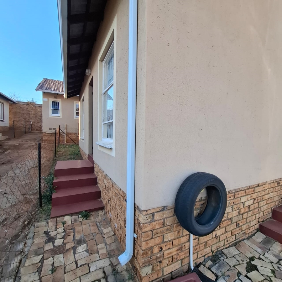 To Let 2 Bedroom Property for Rent in Witpoortjie Gauteng