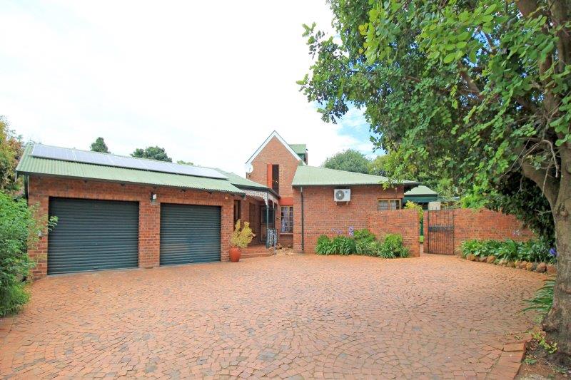 To Let 3 Bedroom Property for Rent in Linden Gauteng