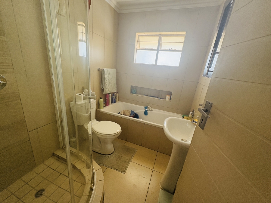 2 Bedroom Property for Sale in Pretoria North Gauteng