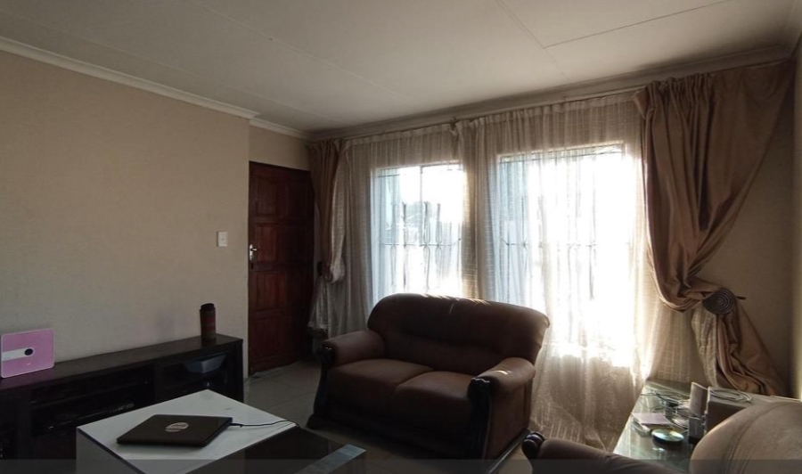 3 Bedroom Property for Sale in Clayville Gauteng