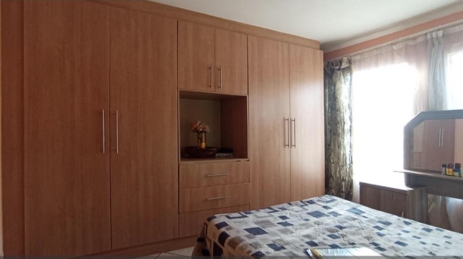 3 Bedroom Property for Sale in Clayville Gauteng