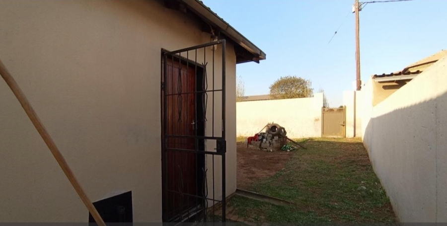 3 Bedroom Property for Sale in Clayville Gauteng