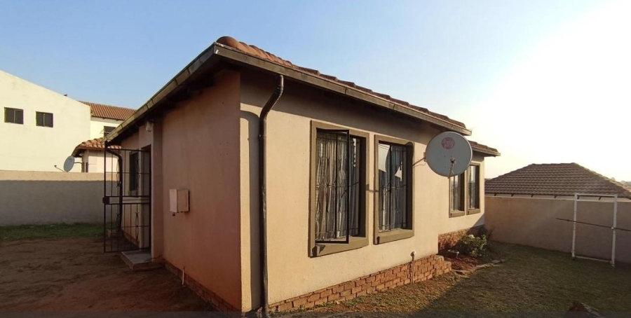 3 Bedroom Property for Sale in Clayville Gauteng