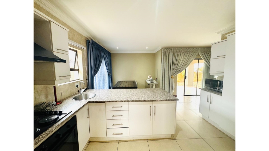 3 Bedroom Property for Sale in Thatchfield Hills Gauteng