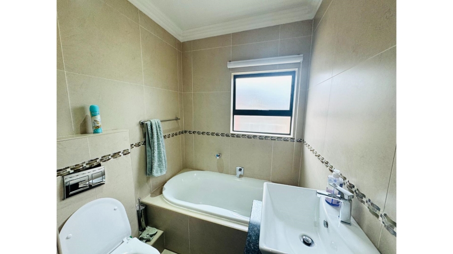 3 Bedroom Property for Sale in Thatchfield Hills Gauteng
