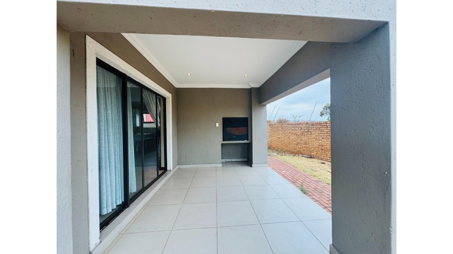 3 Bedroom Property for Sale in Thatchfield Hills Gauteng